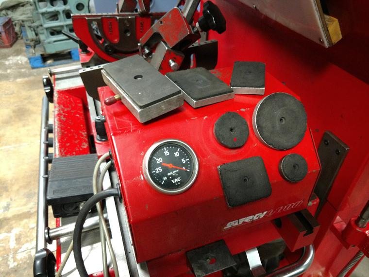A well tooled Serdi Model 100 Valve Guide & Seat Machine with toll sharpener and vacuum tester